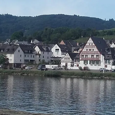 Ferienwohnung-hallebach * Zell an der Mosel