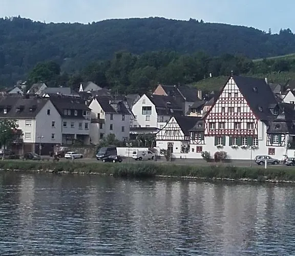 Ferienwohnung-hallebach * Zell an der Mosel